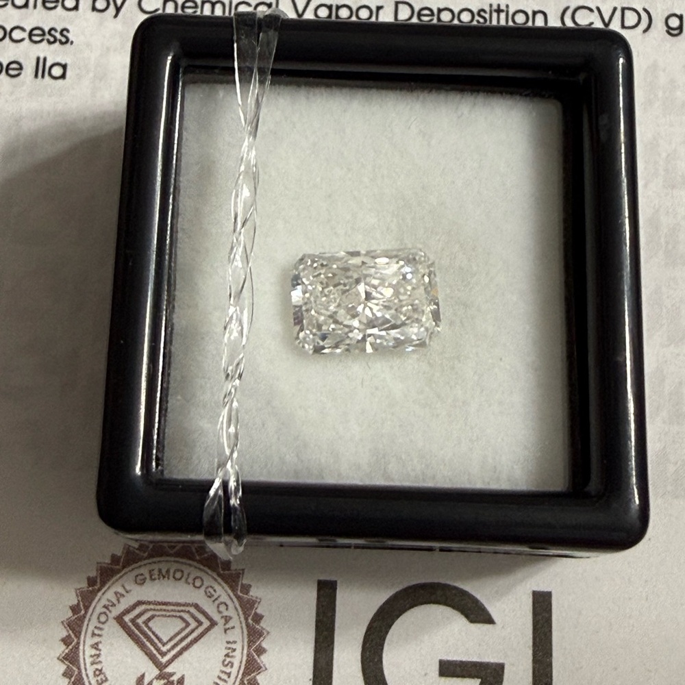 1.56 Carat Radiant Lab Grown Diamond D Color VS1 Clarity IGI